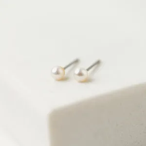 Amari Pearl Stud Earrings