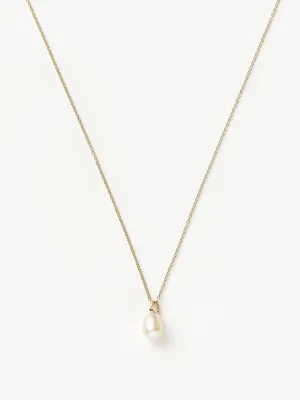 Fine pearl pendant necklace