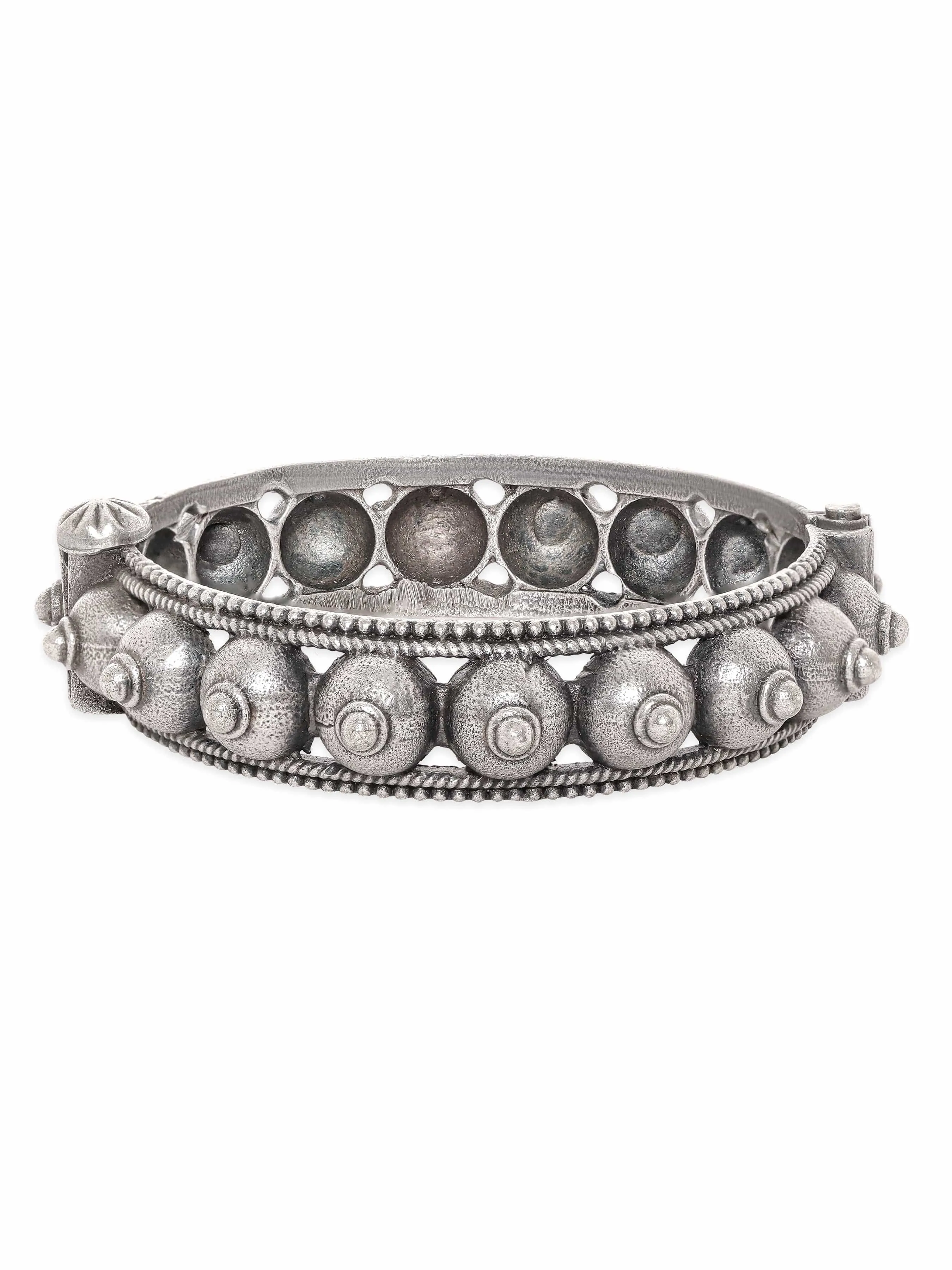 Rubans Divine Radiance Oxidized Silver Plated Kada Bracelet