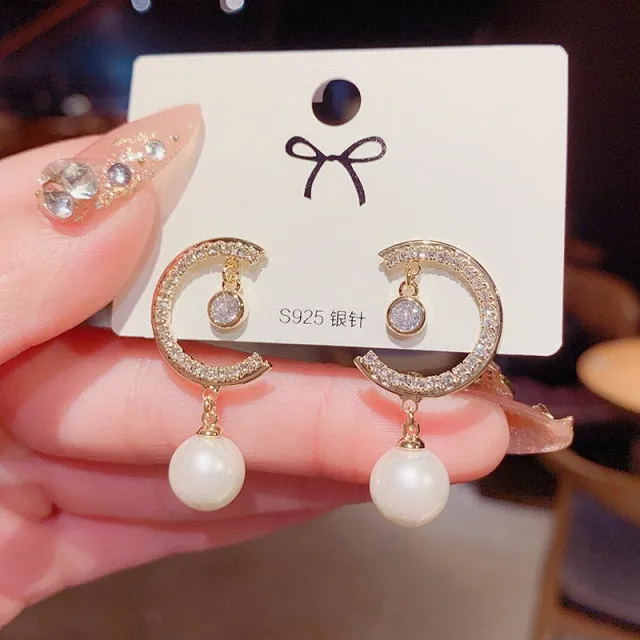 Stylemein - Modern Pearl Drop Earrings | Modern Pearl Earrings