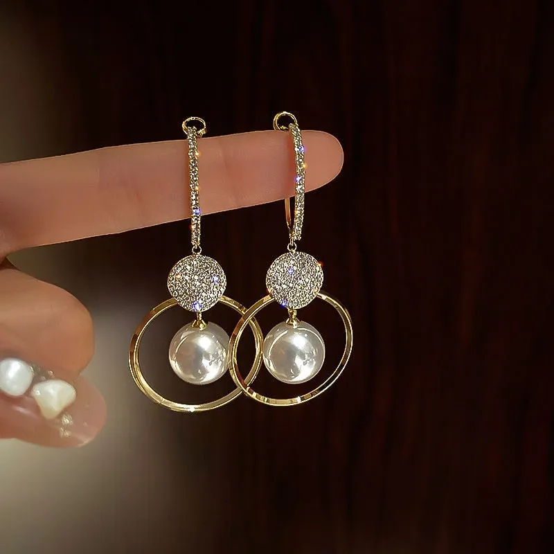 Stylemein - Modern Pearl Drop Earrings | Modern Pearl Earrings